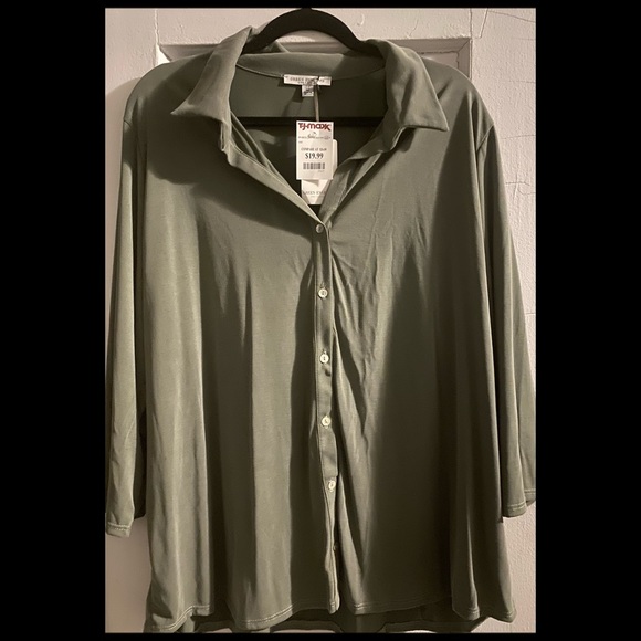 Plus size button down - Picture 2 of 3